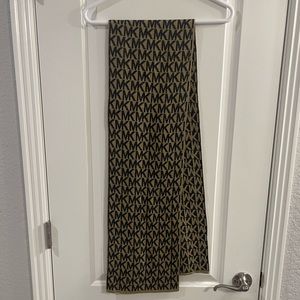 Michael KORS scarf